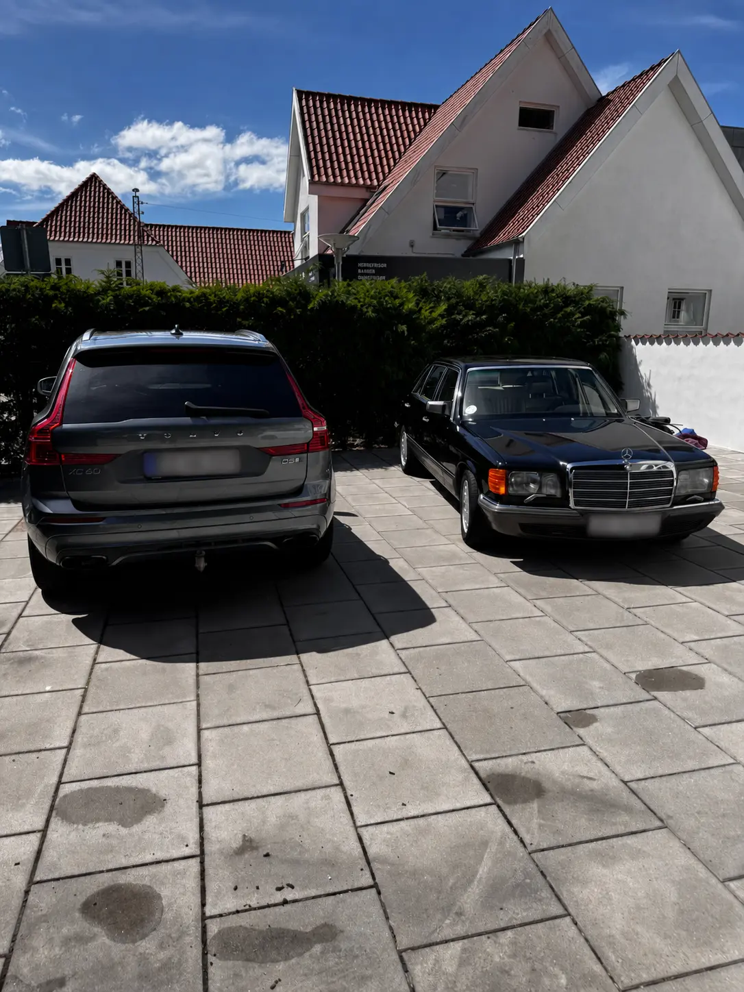 Volvo XC60 og Mercedes S-Klasse efter bilpleje hos Cool Car Wash